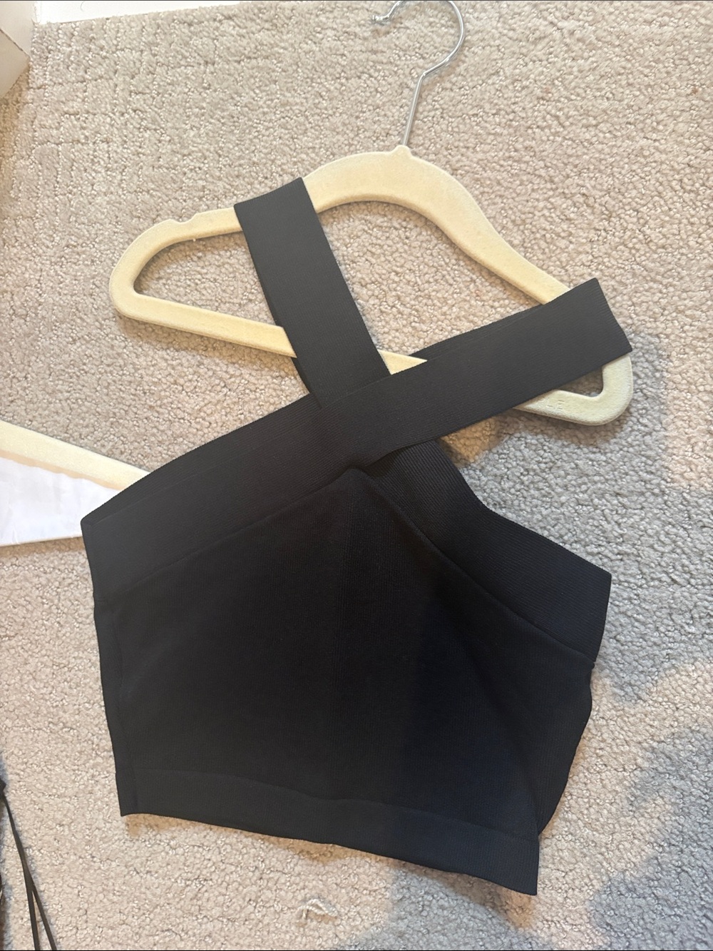 Babaton Black Ribbed Cross-Back Cropped Tank